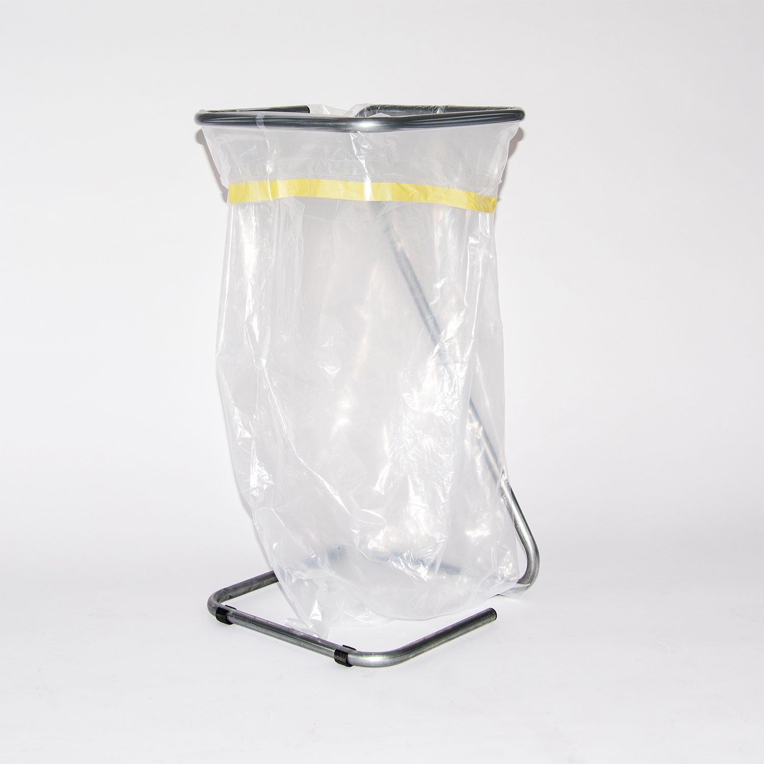 110 liter bags Plastic waste bags 110 l. Do you want to collect plastic or PMD waste at home or in the office? Then the Knapsack 110 litre is the right one for you! Combined with the holder, it takes up very little space. The transparent rubbish bag is specially made for plastic waste collection and is easy to use thanks to its tie-tapes. Still looking for another size of plastic waste bags or PMD waste bags? View our complete range of Knapsacks (up to 2500 litres) here. We can personalise unprinted bags with your own imprint for an additional charge.

Take a look at the 110 litre rubbish bag below. If you would like personalised advice, please contact us.